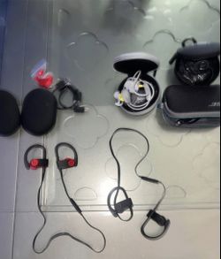 earphones 