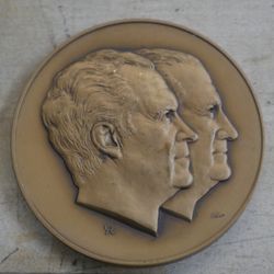 RICHARD NIXON SPIRO AGNEW INAUGURATED TO SECOND TERM OF OFFICE. JANUARY 20, 1973 LARGE 2-11/16" BRONZE MEDAL/COIN. COLLECTIBLE. 