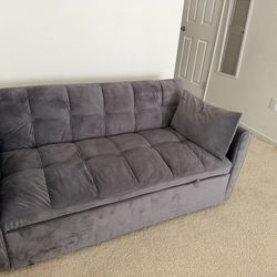 I'm selling a sofa, it folds out.