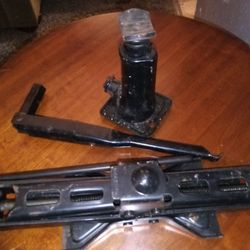 2 JACK STANDS AND CRANKING TOOL ALL  TOGETHER FOR ONLY 10 BUCKS
