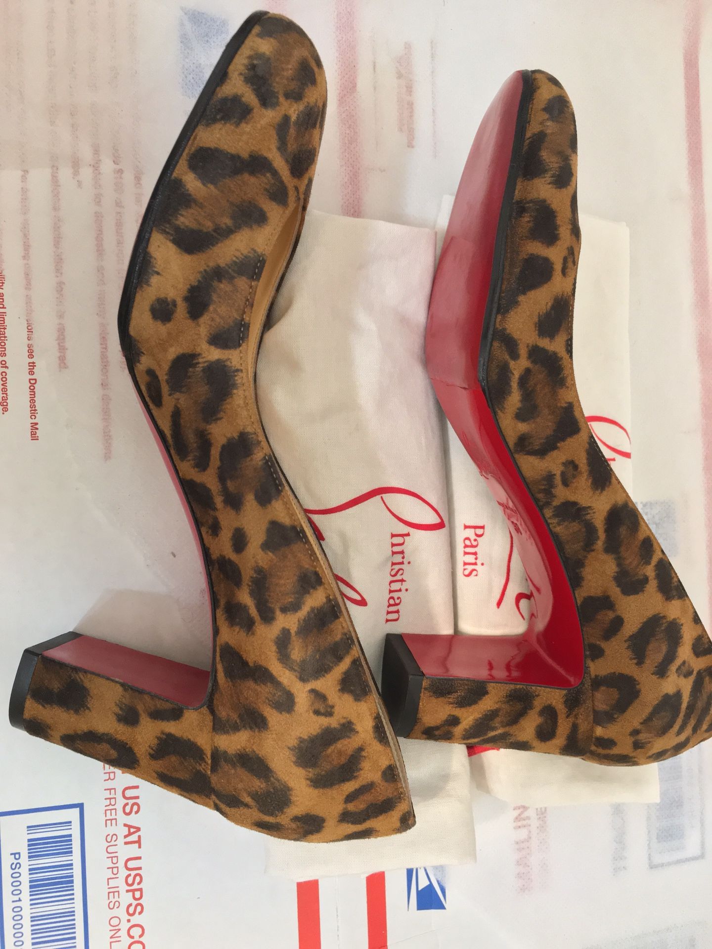 Christian Louboutin Paris Suedes Pumps block Heel with dust Bags. Made in Italy Size 38. 100% perfect and excellent