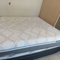 King sealy posturepedic mattress and box spring