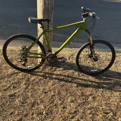 DIAMONDBACK MOUNTAIN BIKE 
