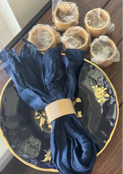 Shiny set of 6 gold mesh napkin rings. Still in plastic.