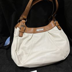 Authentic Coach Shoulder  Bag - Leather 
