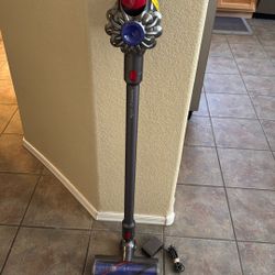 Dyson V8 absolute Vacuum 