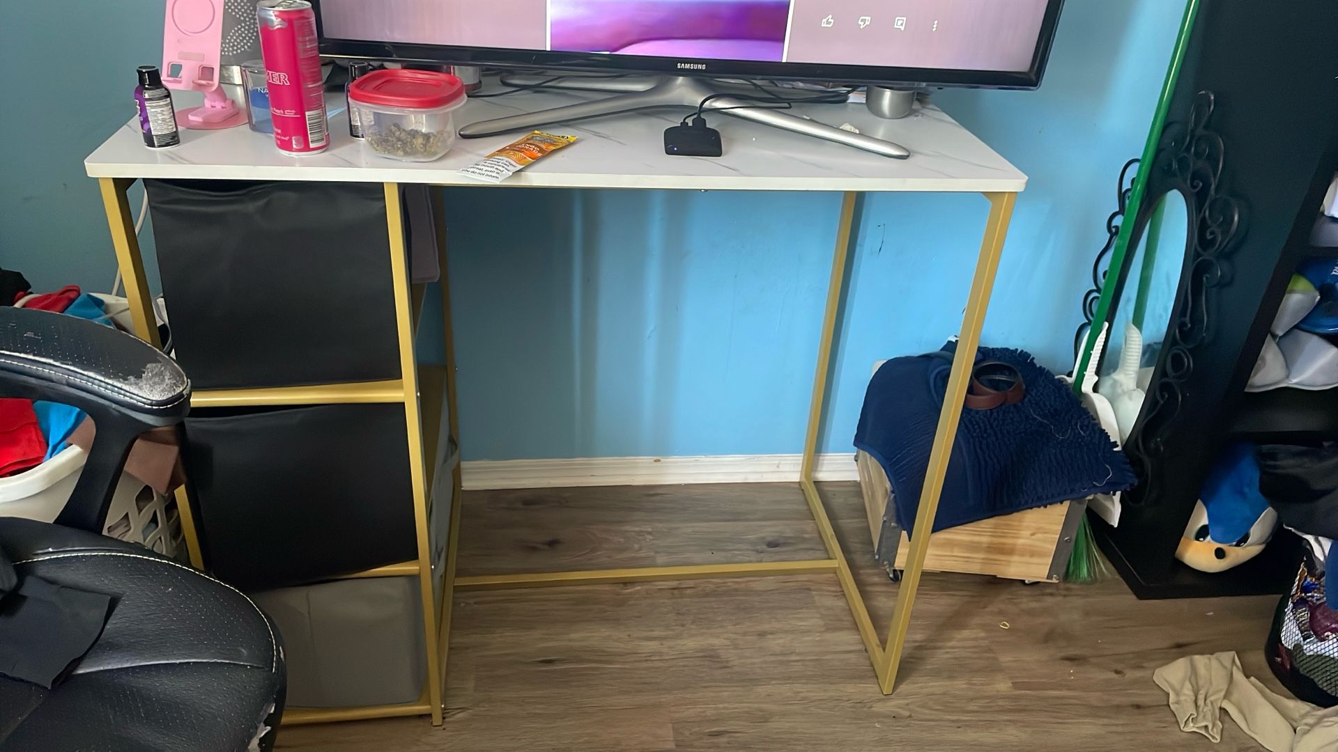 Gold And White Stand