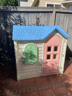 Free kids plastic playhouse