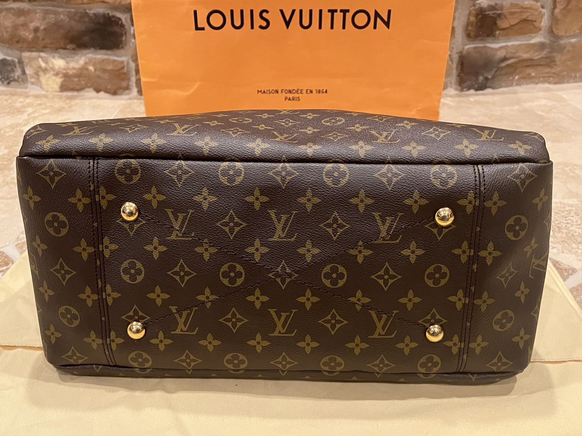 Authentic Louis Vuitton Artsy Bag for Sale in Boerne, TX - OfferUp