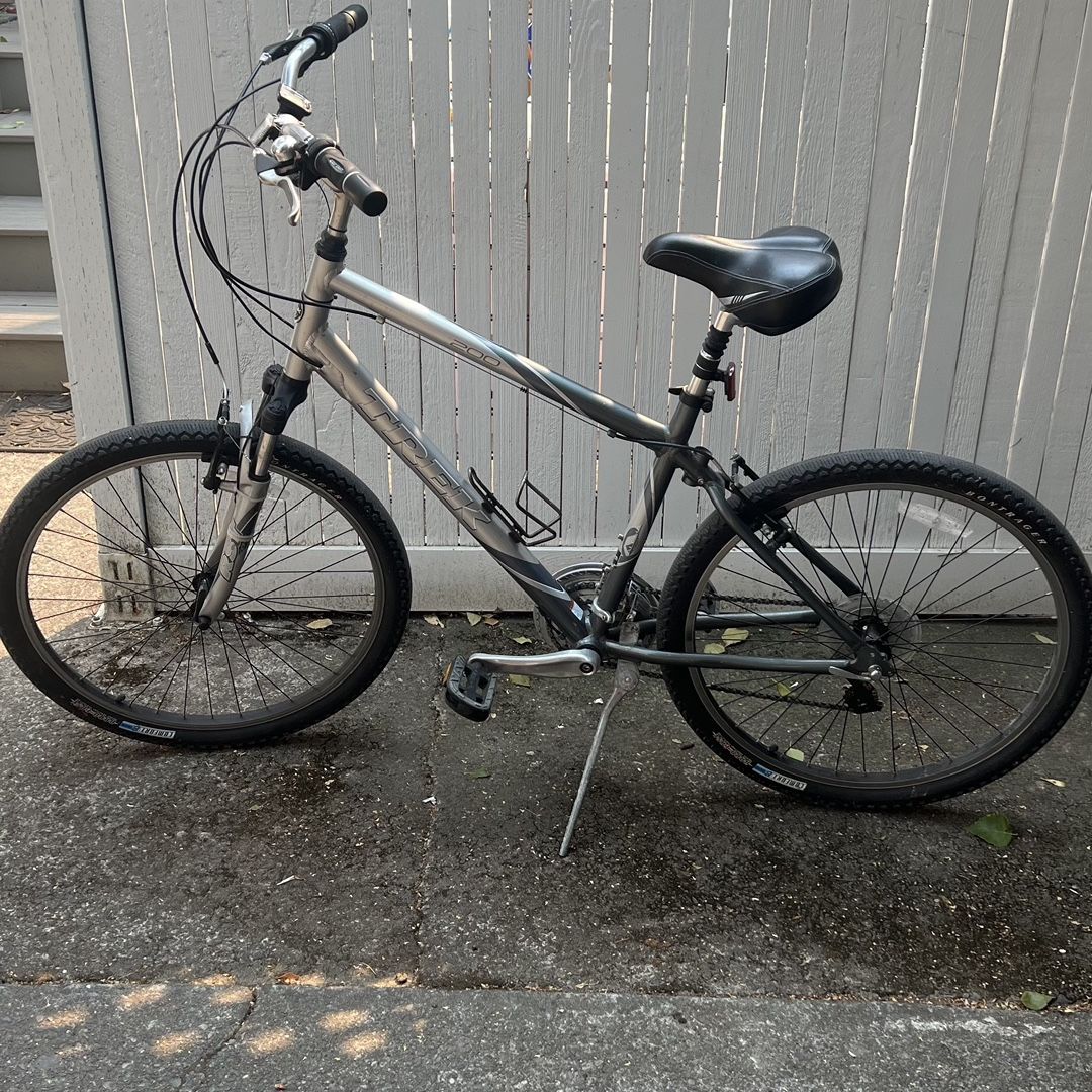 Shepherd VELOX V8 中古シャーシ　その他パーツたくさん Trek Navigator 200 Cruiser Bike for Sale in Seattle, WA - OfferUp