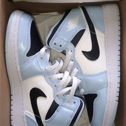 Aj Air Jordan ice blue size 5 1/2 youth