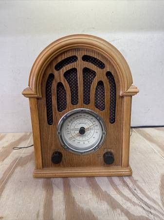 Vintage Flawless Am FM Radio With Wooden Cabinet Classic Collection Brand Like New Located In Palm Springs Ca