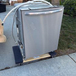 Fridgeaire Dishwasher 