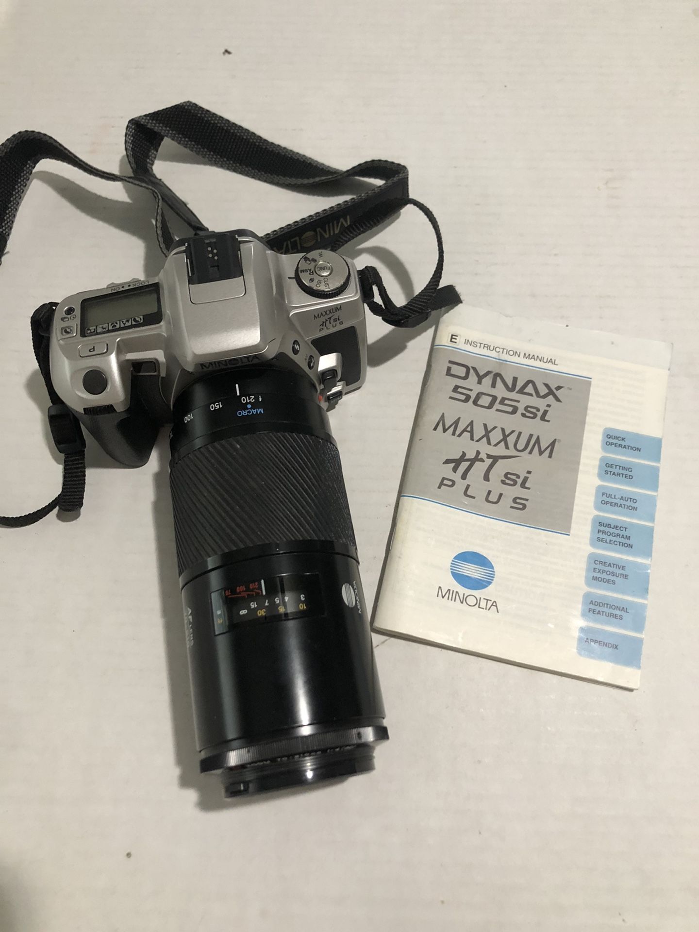 Minolta DYNAX SOS si Maxxum Film Camera Excellent Condition Includes AF Lens 70-210 Lens
