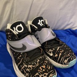 Kevin Durants Size 8.5 Mens