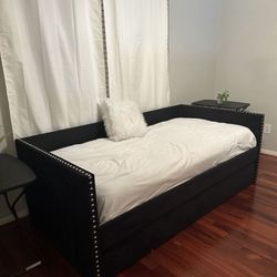 Daybed With 2 Mattresses Included