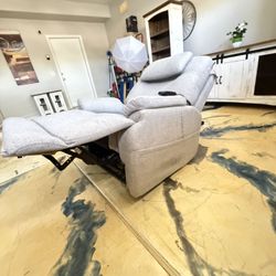 Flexteel Zecliner model 1 lift recliner chair in excellent condition with hand wand remote control