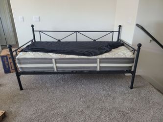Daybed + Mattress $100/OBO