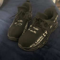 Women’s Steel Toe Shoes Size 8 …Good Condition ..No Tears No Rips 