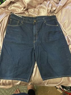 Levis shorts size 40
