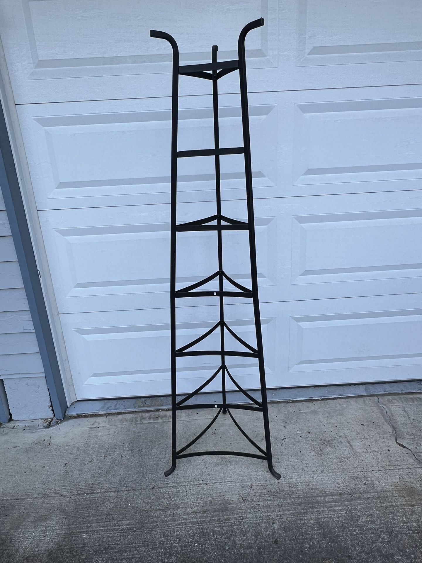 Pending: 7-Tier Stand (used)