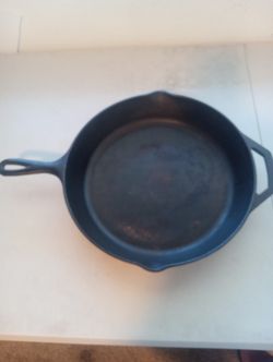 Lodge Cast Iron Skillet 12"