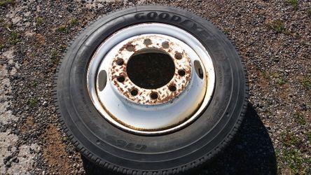 Lowpro good year 255 / 70 / 22.5