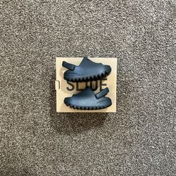 Adidas Yeezy Slide Dark Onyx Size 6K