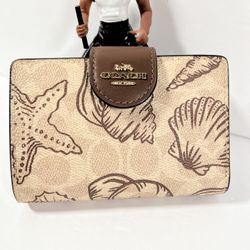 New Coach Medium Corner Zip Wallet In Signature Canvas Shell Print In Sand CBO36