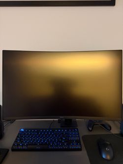 Dell 32" Monitor - VESA Mount Ready (No Stand) - Excellent Condition