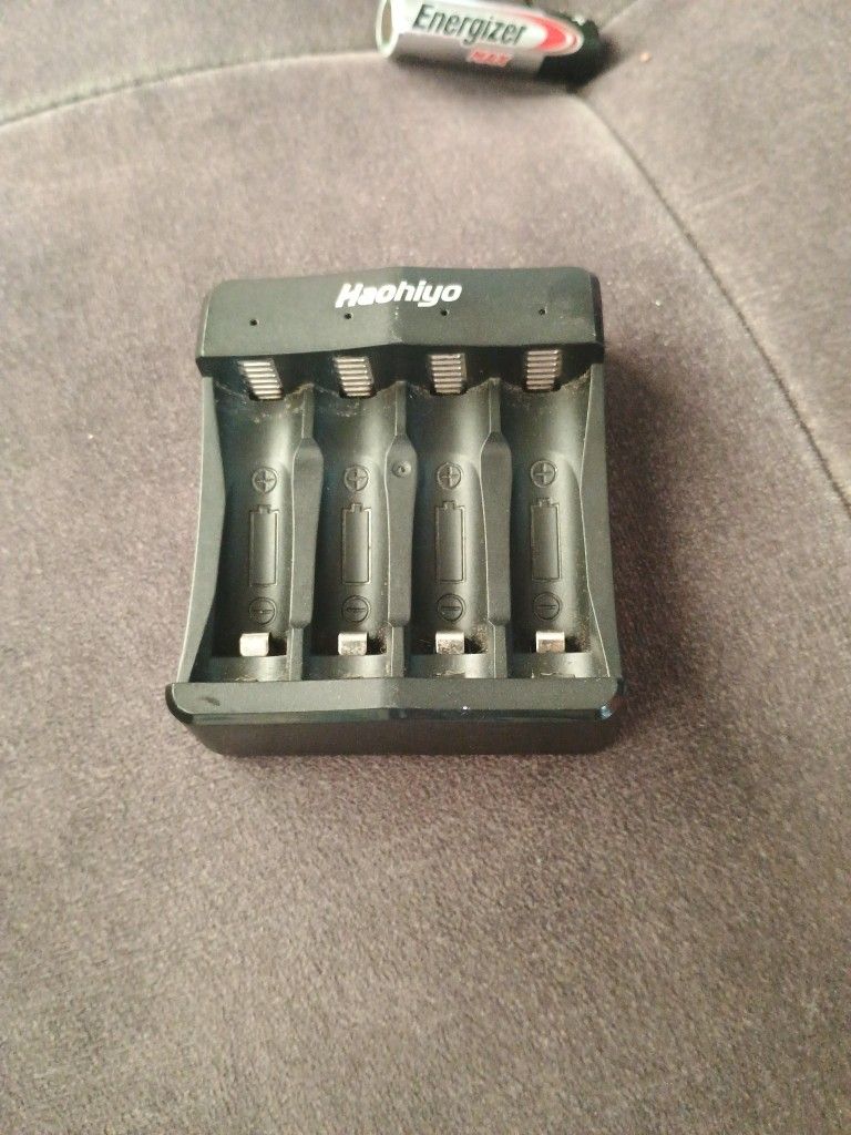 Battery Charger 4 Slots 15$