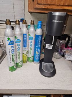 Sodastream Genesis, New Full Co2 & 4 Empty Cylinders