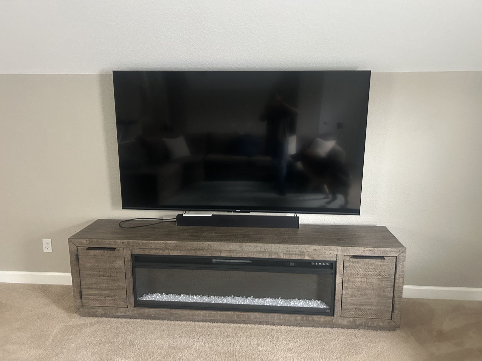 85 Inch Hisense QLED Tv With Remote Smart