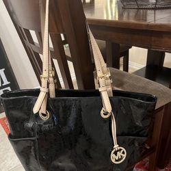 New Michael Kors Purse 