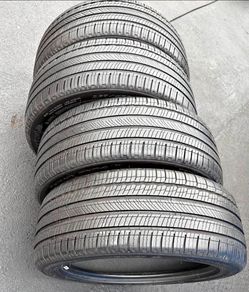235 45 18 Michelin tires Con 80% de Vida Las 4