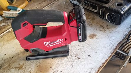 Milwaukee fuel jigsaw with battery