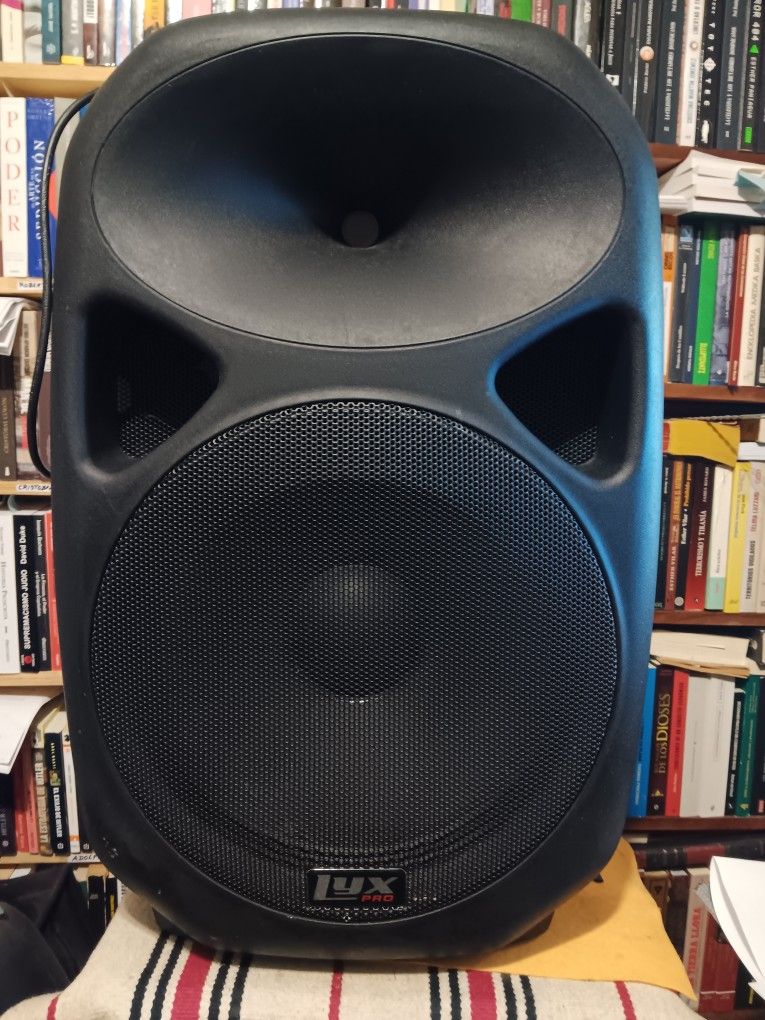 LUX PRO MODEL SPA-15. BLUETOOTH SPEAKER. HIGH POWER. WITH CABLE ADAPTER. VERY GOOD SOUND