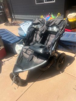 Double BOB Stroller w/ infant seat adapter and tray