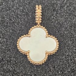 New Van Cleef Pendent 14k Gold 