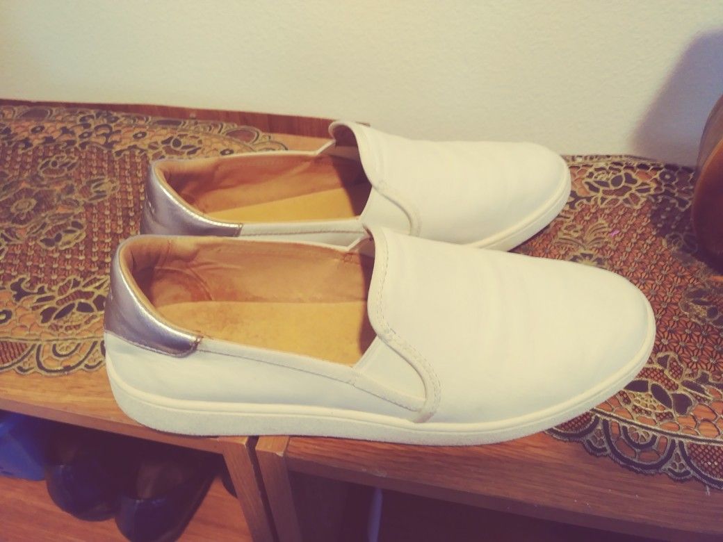 Ugg Women's Cas Slip-on White Sz 11