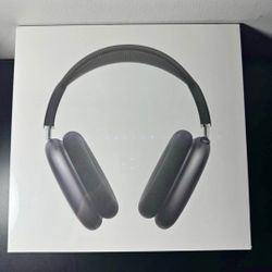 AirPods Maxes (BRAND NEW)