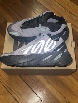 Yezzy 700 MNVN Size 6