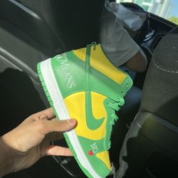 Supreme Brazil Dunks