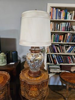Chinese porcelain lamp