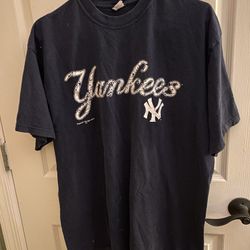 Classic and Timeless New York Yankees Mens XL T-Shirt
