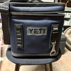 Yeti Hopper Flip 12 Cooler Navy Blue 