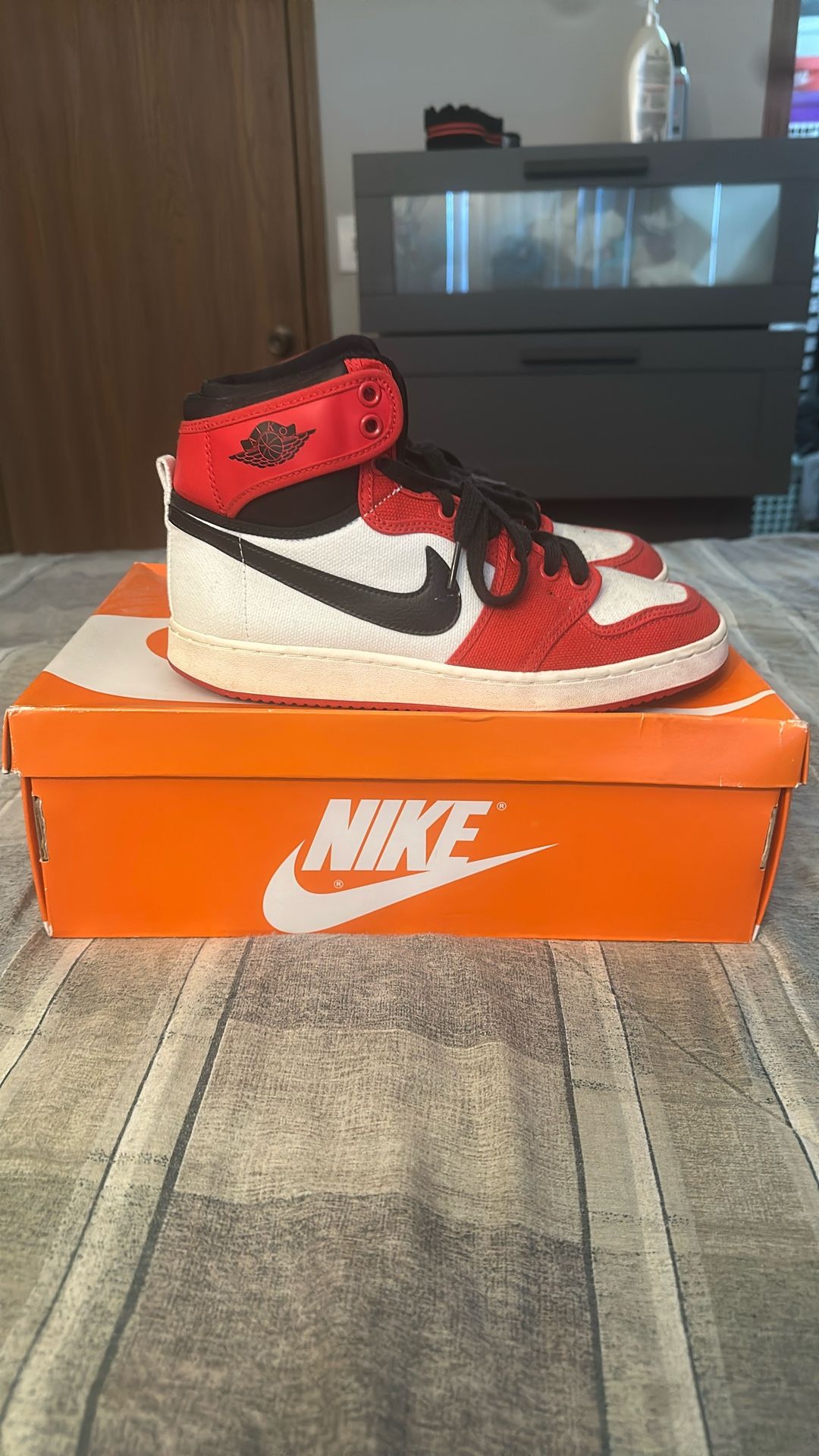 Chicago Mids Men Size 8