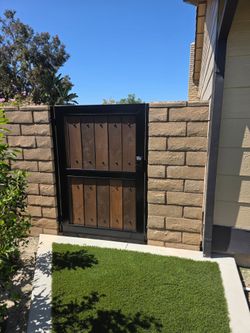 Side Gate