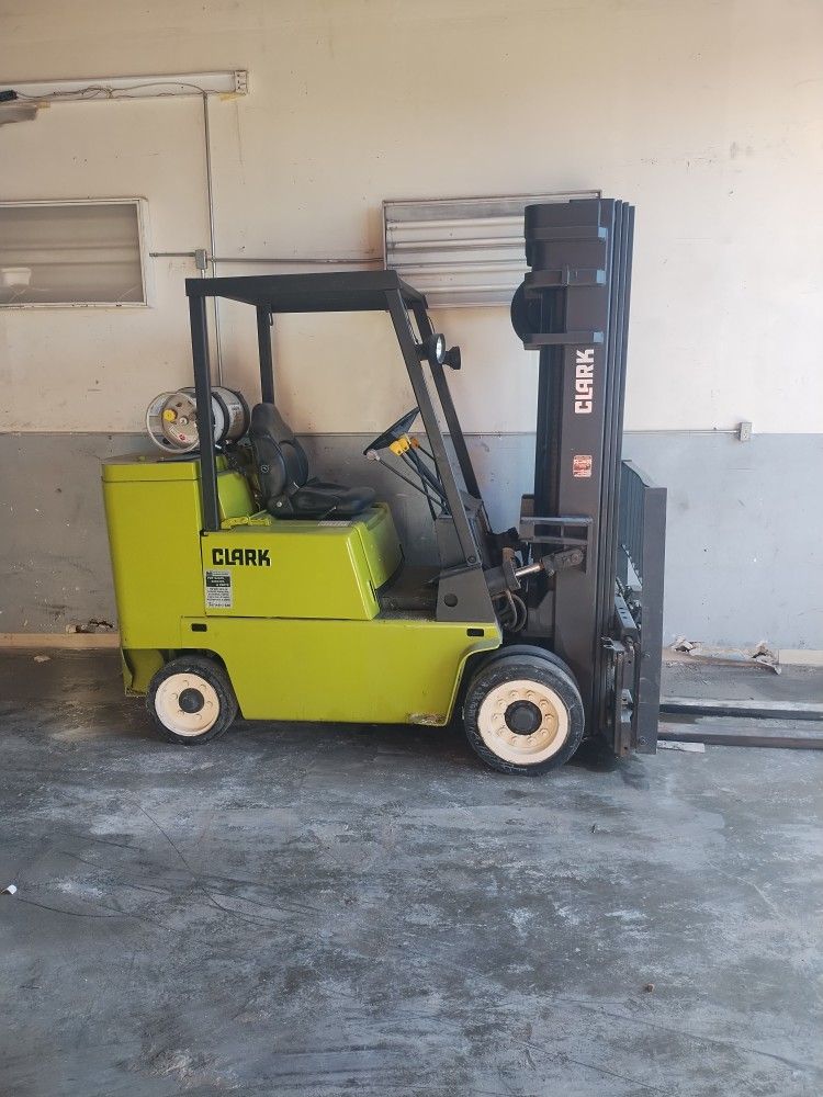 Clark Forklift For Sale 8000