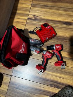 Vendo Milwaukee M18 Drill Impact Driver Combo Kit